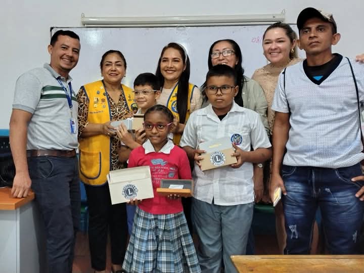 1000036460 Estudiantes de escuela en Arauca reciben donación de lentes