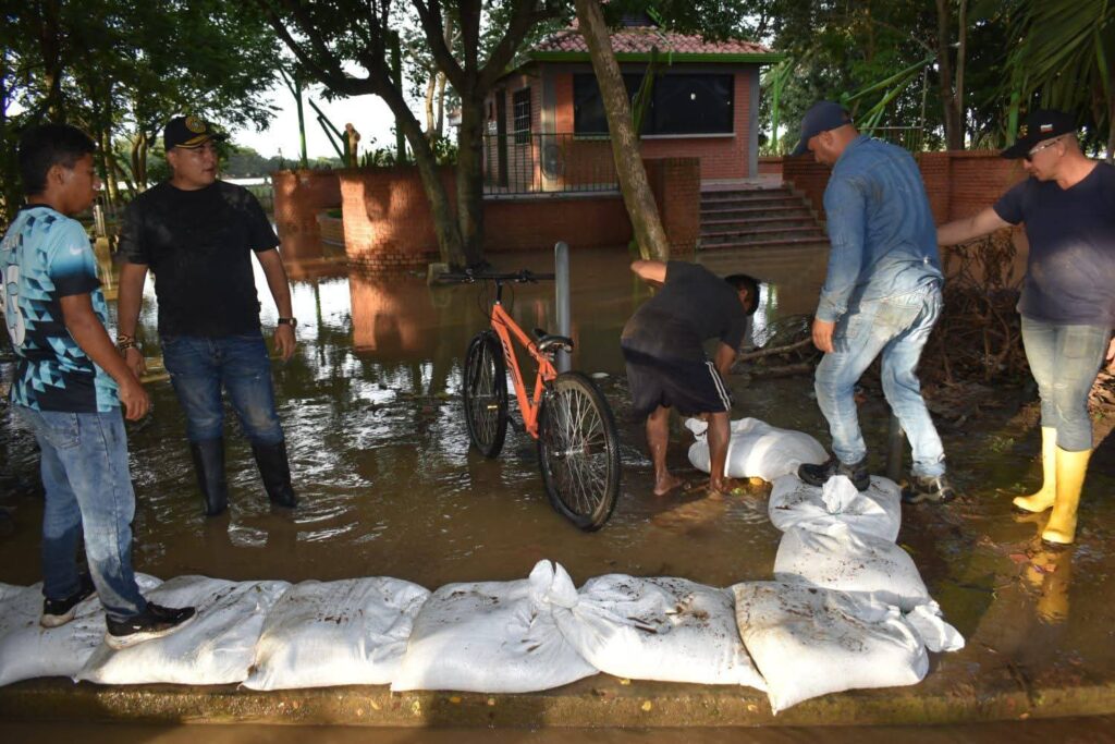1001000907-1024x683 Emergencia se vive sectores de Arauca por el desbordamiento del binacional río Arauca