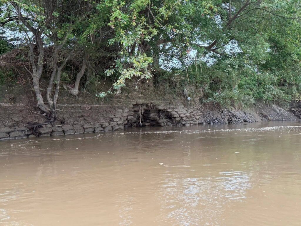 667794442_1580583840168101_8380943908227787879_n-1024x768 Aguas del rio Arauca has socavado obra de defensa en el municipio de Arauquita donde se adelanto inspección