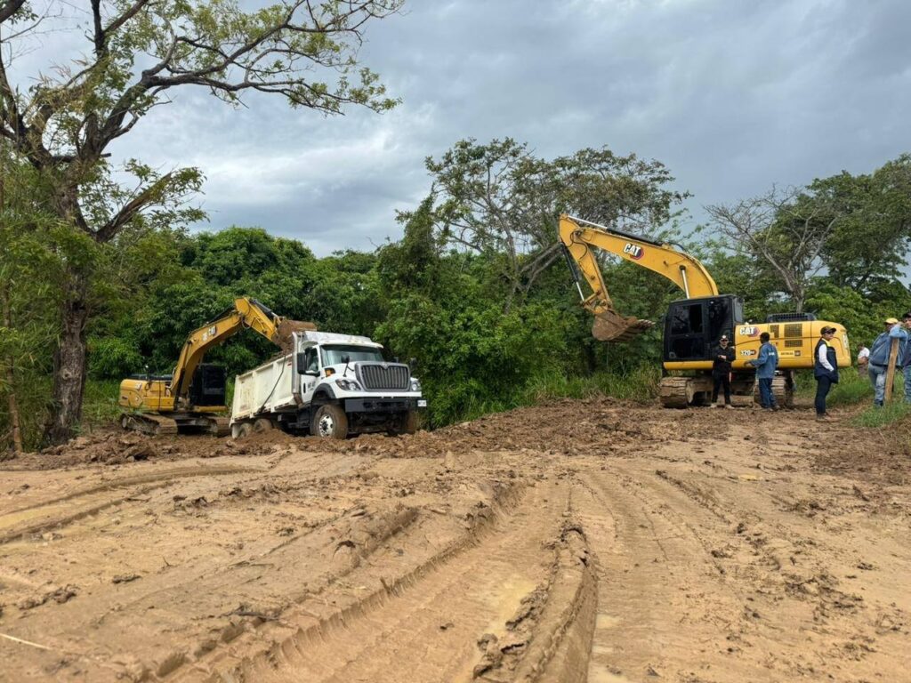 669693013_1580678563491962_4636929112299347513_n-1024x768 En el sector de clarinetero, zona rural de Arauca se inspeccionó obra de mitigación de inundaciones
